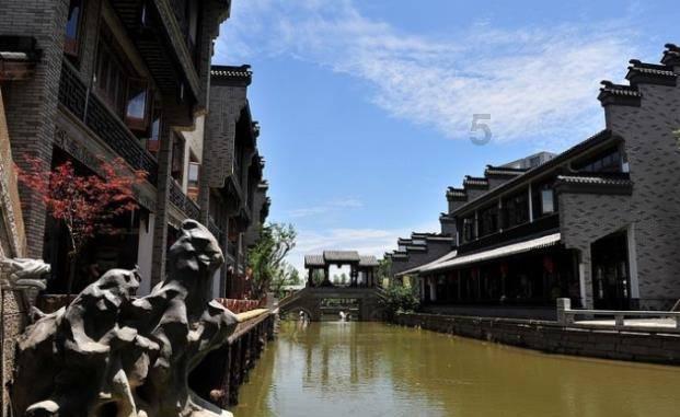 南京玄武公安探望103岁孤寡老人,30年的爱心仍在延续